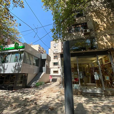 Central Welcoming Apartment In Тирана Экстерьер фото