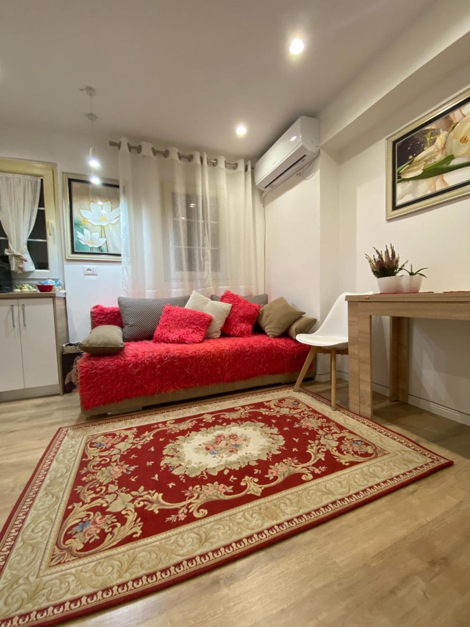 Central Welcoming Apartment In Тирана Экстерьер фото