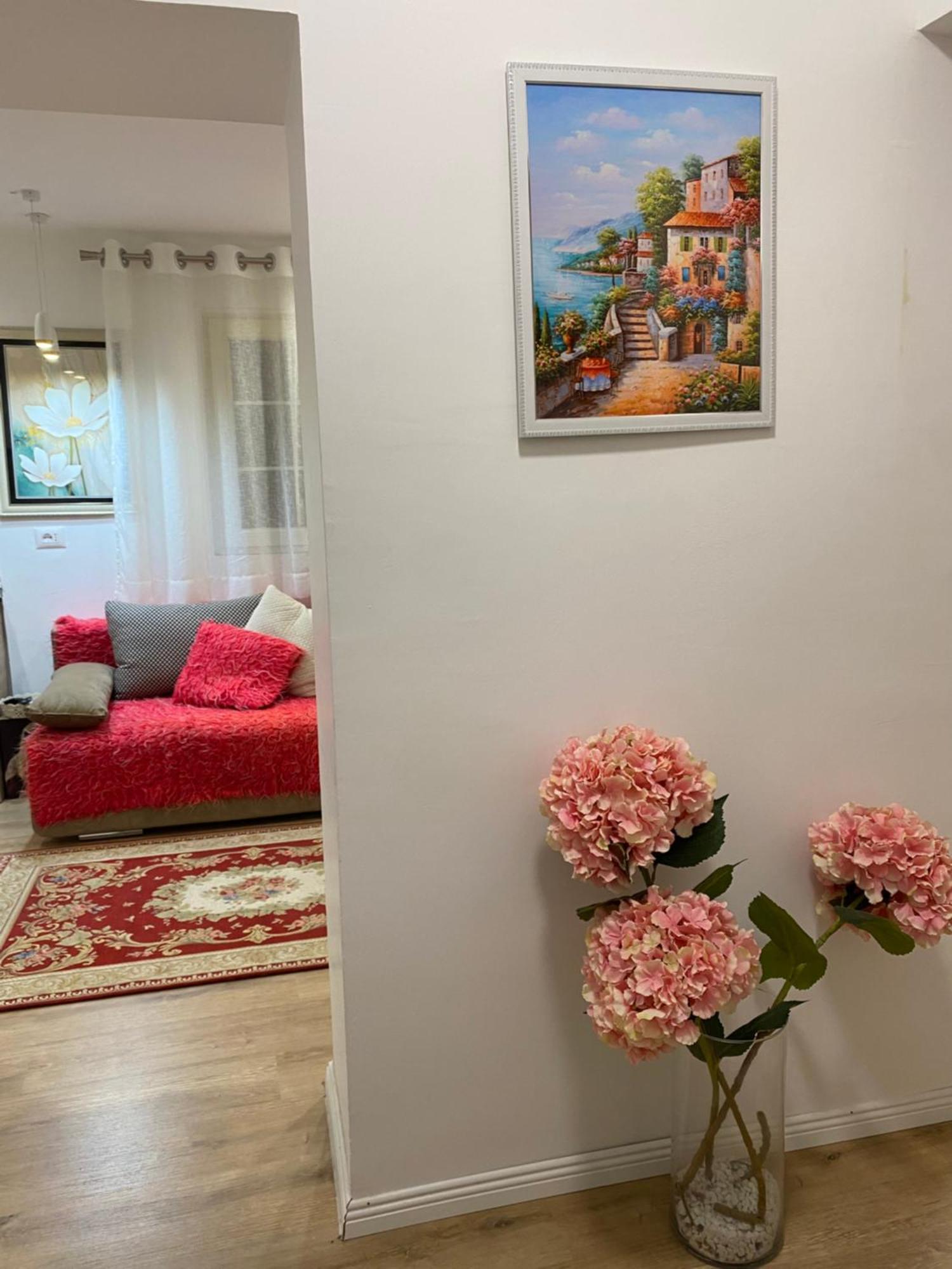 Central Welcoming Apartment In Тирана Экстерьер фото