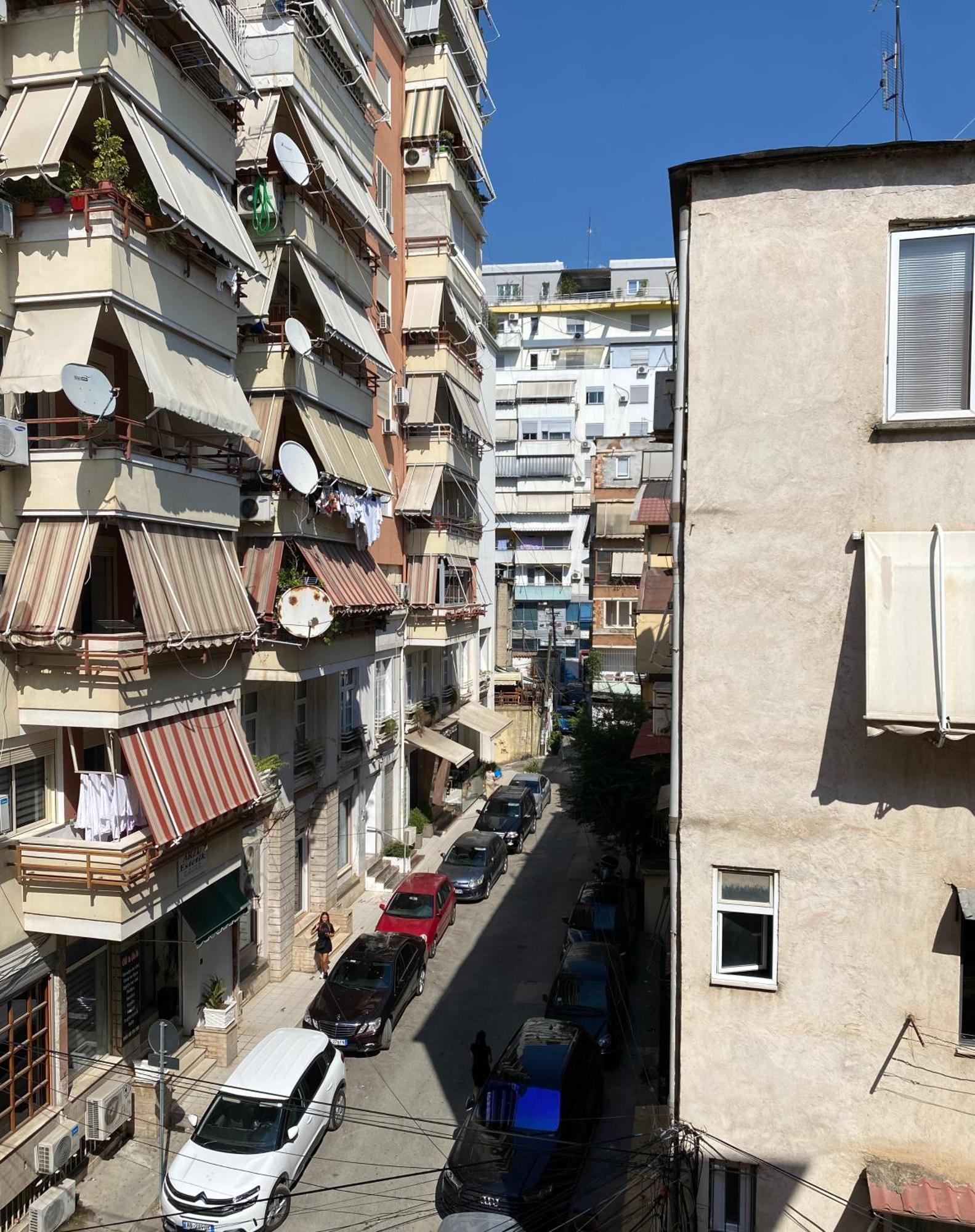 Central Welcoming Apartment In Тирана Экстерьер фото